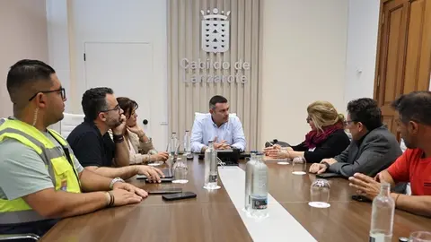Reunión de Oswaldo Betancort y los ayuntamientos de Arrecife y Teguise con el Consorcio de Seguros.