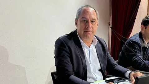 Juan Monzón en el pleno del Ayuntamiento de Yaiza.