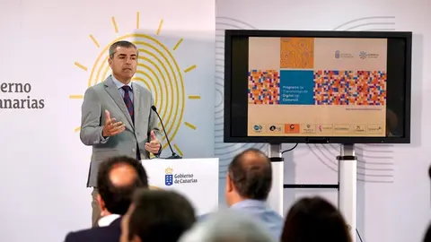 Manuel Domínguez en la presentación del programa de Transformación Digital del Comercio.