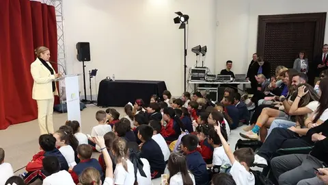 Astrid Pérez durante el acto por el día del Libro.