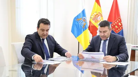 José Valle y Oswaldo Betancort.