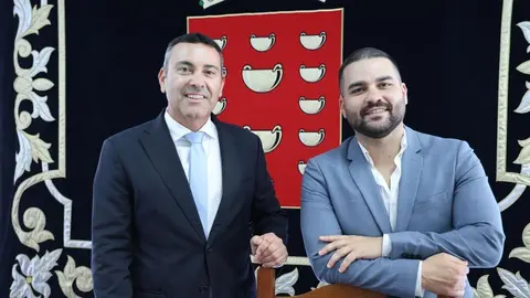 El presidente del Cabildo con el consejero de Política Territorial, ambos satisfechos después de los avances que están teniendo en las políticas del territorio.
