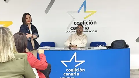 Migdalia Machín, secretaria insular, y Echedey Eugenio, secretario de Organización, en una reunión anterior.