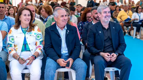 Mario Cabrera junto a Lola García y Fernando Clavijo en el congreso de CC en Fuerteventura