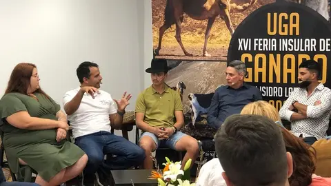 Imagen del encuentro entre ganaderos locales conducido por el periodista Alex Salebe.