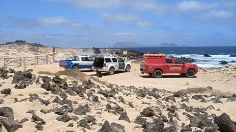 Imagen de archivo de un vehículo de la Policía Local, la Guardia Civil y los bomberos en La Graciosa.