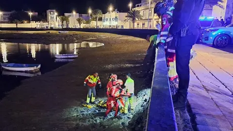 Instante en el que tuvieron que intervenir los bomberos para poder rescatar a la persona herida