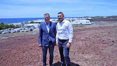 Oswaldo Betancort y Domingo Cejas en su visita a El Golfo.