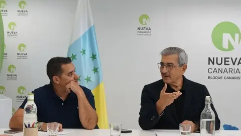 Yoné Caraballo con el líder de Nueva Canaria, Román Rodríguez.