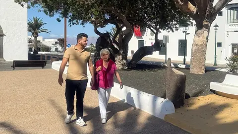 José Pérez junto a Carmen Camiñas.