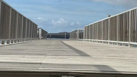 Imagen de la pasarela de Arrieta en su estado actual.