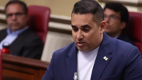 Yoné Caraballo en el Parlamento de Canarias
