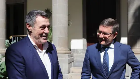 El portavoz de VOX en el Cabildo de Lanzarote este miércoles en el Parlamento autonómico.