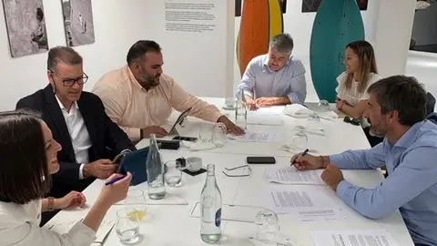 Pedro San Ginés y Samuel Martín junto a sus compañeros durante su etapa como consejeros en el Cabildo de Lanzarote.