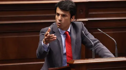 Marcos Bergaz (PSOE) en el Parlamento de Canarias (1)