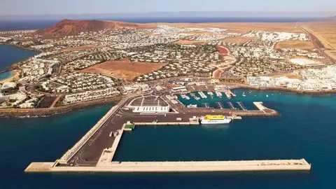 Imagen del nuevo puerto de Playa Blanca prácticamente sin uso en estos momentos