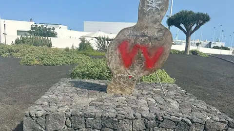 Imagen de la pintada con el símbolo de la vivienda vacacional