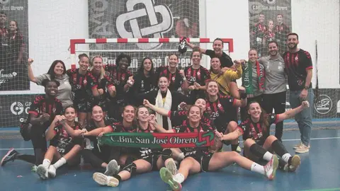 Imagen de las jugadoras celebrando el enorme éxito