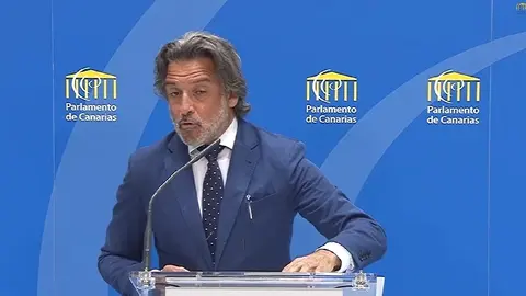 Gustavo Matos, Vicepresidente del Parlamento de Canarias durante la rueda de prensa realizada.