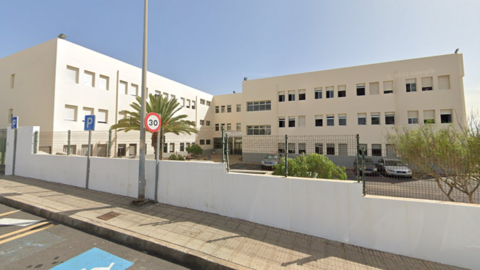 Fachada del IES César Manrique.