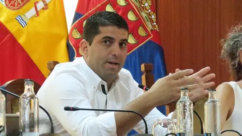 Benjamín Perdomo en el pleno del Cabildo.