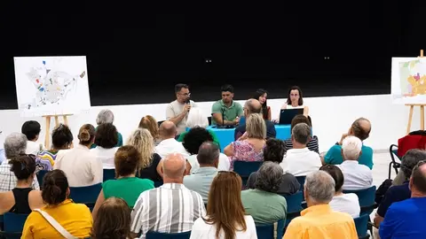 Reunión de Echedey Eugenio y Maciot Cabrera sobre el Plan General con los vecinos de La Concha y el Cable.