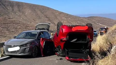 Imagen de cómo quedaron los vehículos tras el accidente