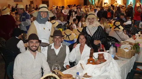 El alcalde y parte de su Gobierno disfrutando del día festivo