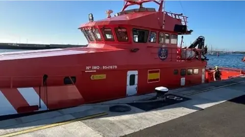 Imagen de una de las embarcaciones de Salvamento Marítimo en Puerto Naos.