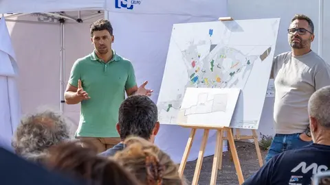 Maciot Cabrera junto a Echedey Eugenio en uno de sus encuentros con los vecinos de la capital para presentar el Plan General.