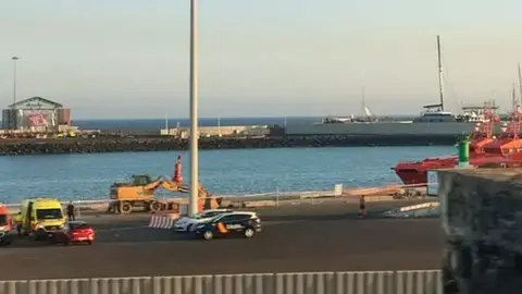 Imagen de archivo de la recepción de una embarcación en Puerto Naos, Arrecife.