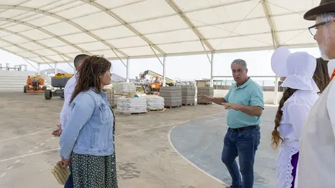 Olivia Duque y Eugenio Robayna en el CEIP Costa Teguise.