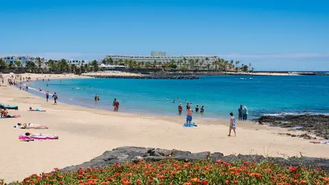 Imagen de la playa de las Cucharas de Costa Teguise