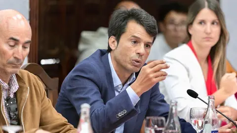 Marcos Bergaz en el pleno del Ayuntamiento de Teguise.