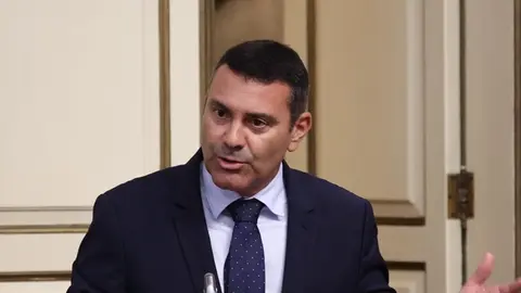 Oswaldo Betancort en el Parlamento de Canarias.