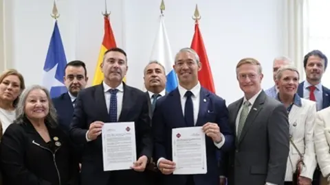 Acto de firma de hermanamiento entre Lanzarote y San Antonio.