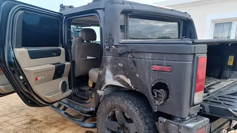 Vehículo afectado por el fuego.