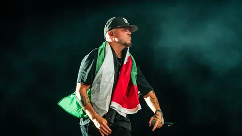 Imagen del conocido rapero conla bandera palestina en Arrecife