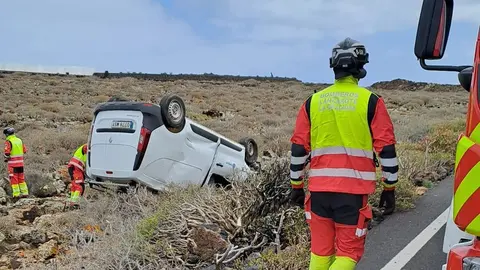 Instante en el que llegaron los bomberos al lugar del siniestro