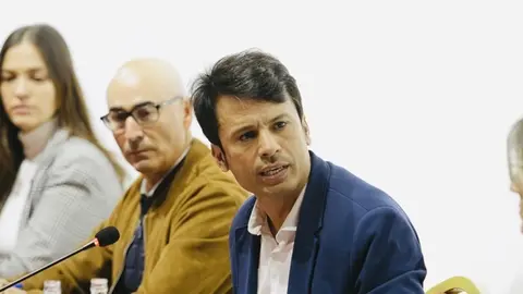 Marcos Bergaz junto al grupo municipal socialista  