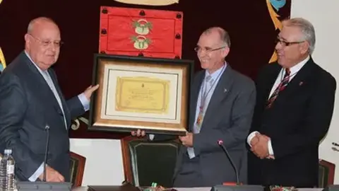 Antonio Lorenzo junto a los tristemente fallecidos Candido Reguera y Pedro de Armas San Ginés en el Ayuntamiento de Arrecife.