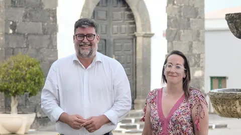 Isidro Pérez y Estefanía Luzardo.