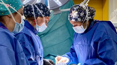 Momento de una de las intervenciones realizada en el hospital lanzaroteño.