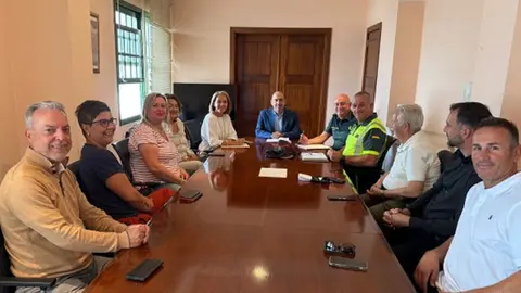 La Federación Turística de Lanzarote en su reunión con la Dirección Insular y la Guardia Civil.