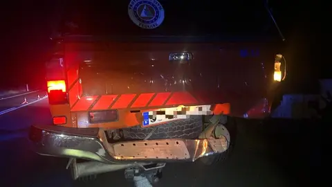 Así quedó el coche de Protección Civil de Teguise.