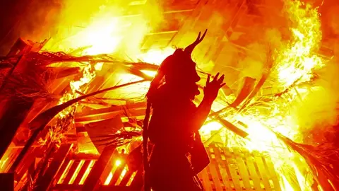 Danza del Fuego, un ritual tradicional, a cargo de los Diablos de Haría.