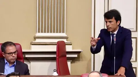 Marcos Bergaz durante su intervención en el Parlamento.