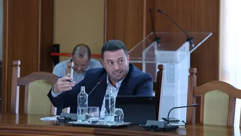 Óscar Noda en el pleno del Cabildo de Lanzarote.