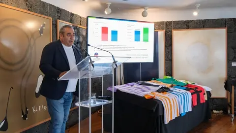 Ángel Vázquez durante la rueda de prensa realizada en el Castillo de San José.