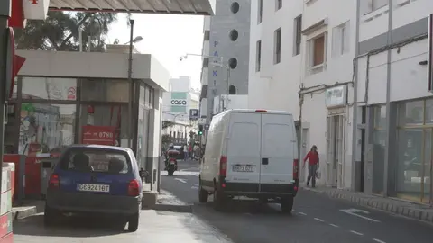 Imagen de una gasolinera en el centro de Arrecife.